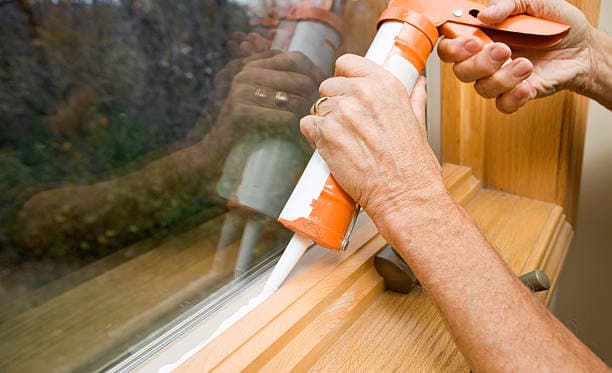 Caulking and sealing (kitchens, bathrooms)